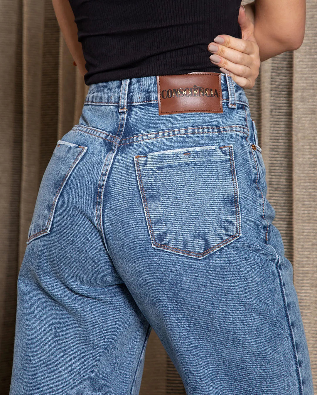 Calça Consciência Jeans Mom 00102.  4C
