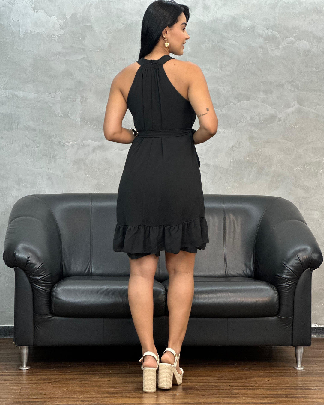 Vestido Curto Detalhe Babado X013 (3D)