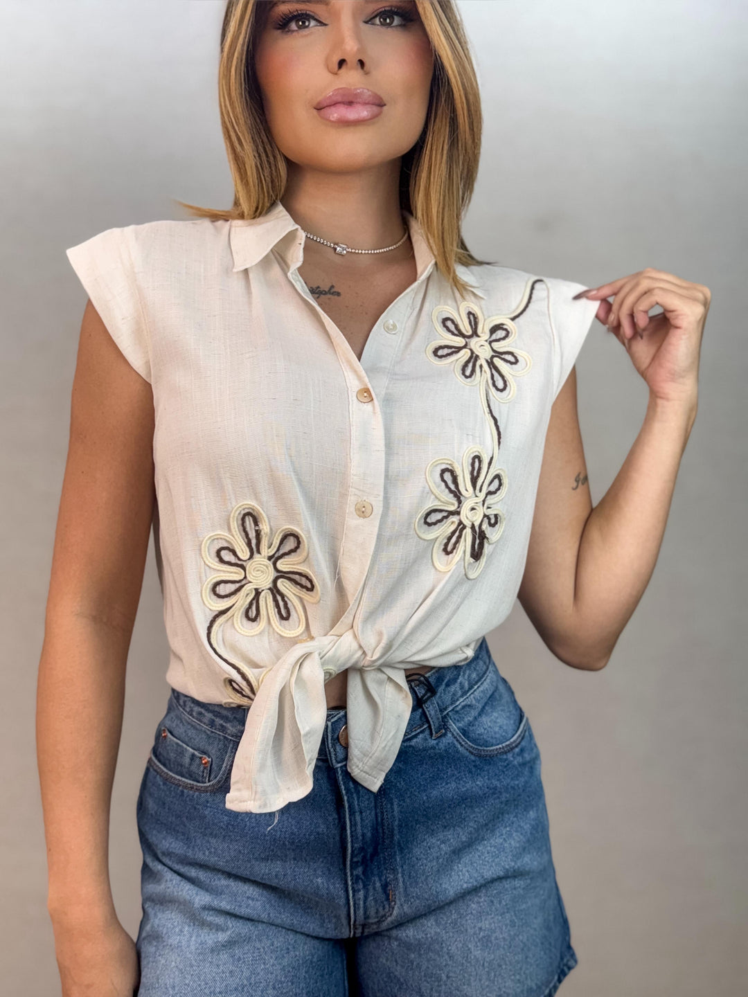 Blusa Bordado Flor 8149. (2-H)