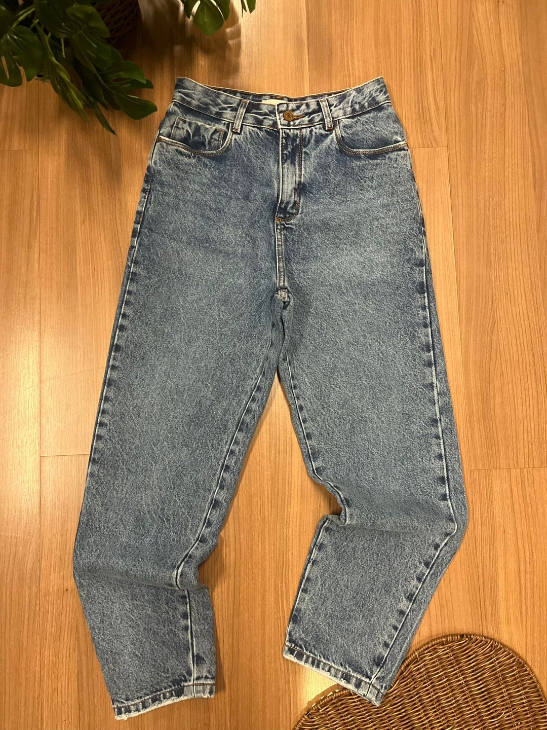 Calça Consciência Jeans Mom 00102.  4C