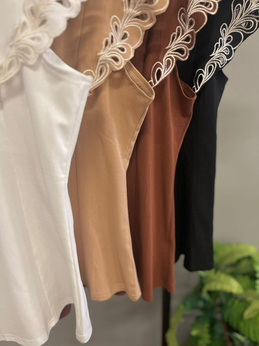 Regata Detalhe Manga Bordada X176 (2G)